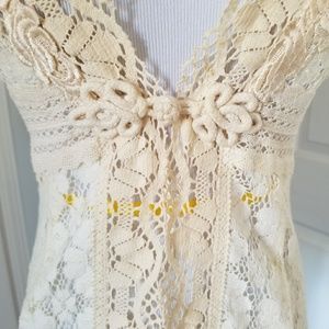 NANETTE LEPORE Chantilly Lace with Applique Top